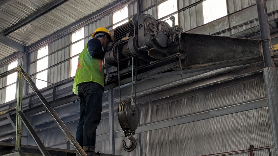 Jasa Service dan Perbaikan Hoist Crane di Gresik: Kapan Harus Memanggil Teknisi